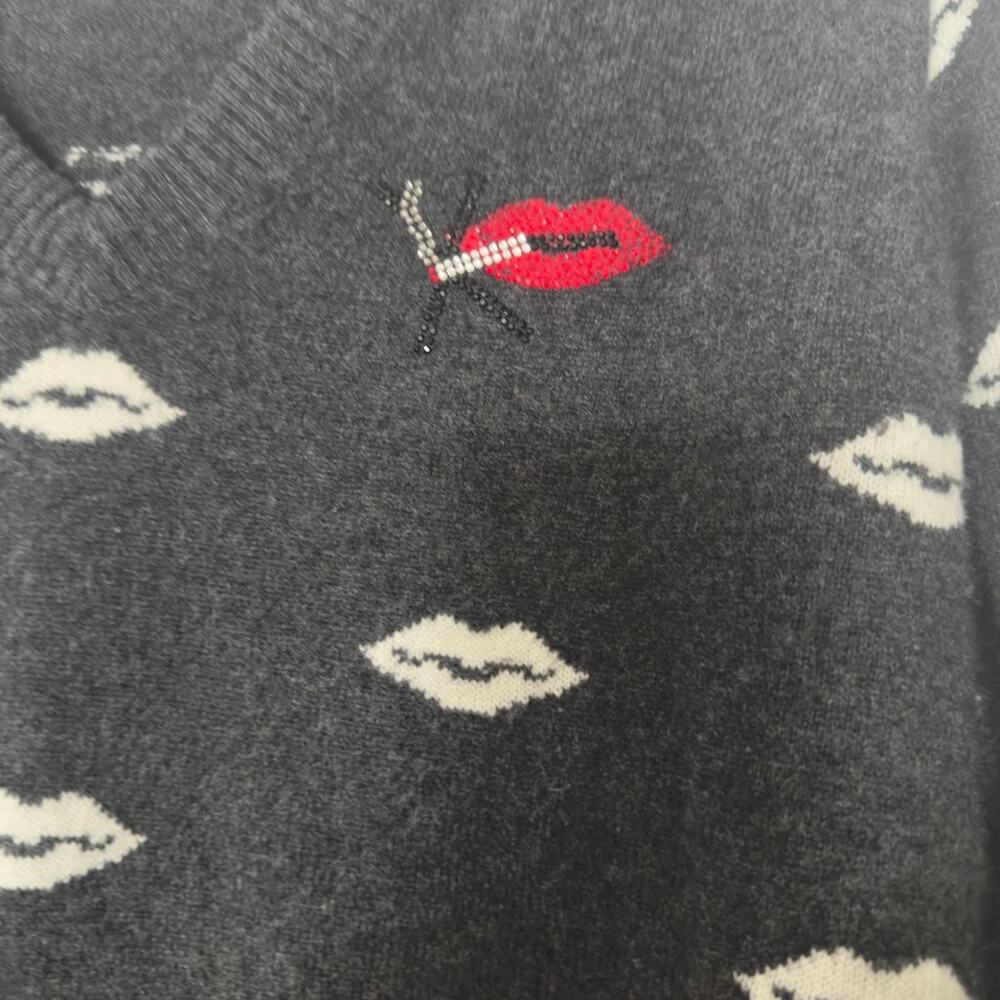 MINNIE ROSE 100% Cashmere Lip Print Sweater Black V-Neck Size XS - Picture 3 of 7